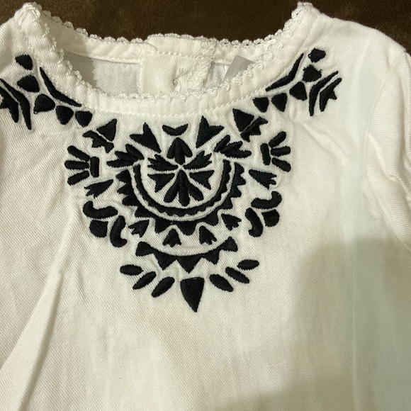 Carter’s white tunic with black embroidery and black leggings size 6M - Picture 3 of 9